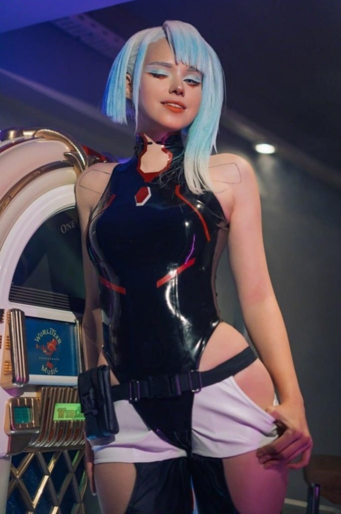 图片[2]-俄美女sama Cos《赛博浪客》 穿紧身胶衣秀性感身材-咸鱼单机官网