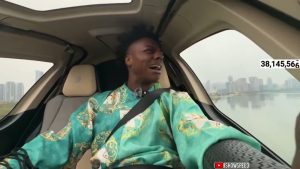 美国网红甲亢哥挑战飞行汽车,亲身体验深圳的高科技革新-咸鱼单机官网