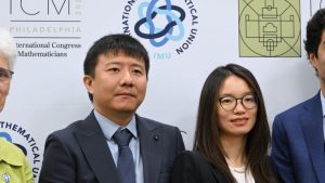 北大双子星同日摘得菲尔兹奖:邓煜王虹破百年难题,竟是二次元同好-咸鱼单机官网